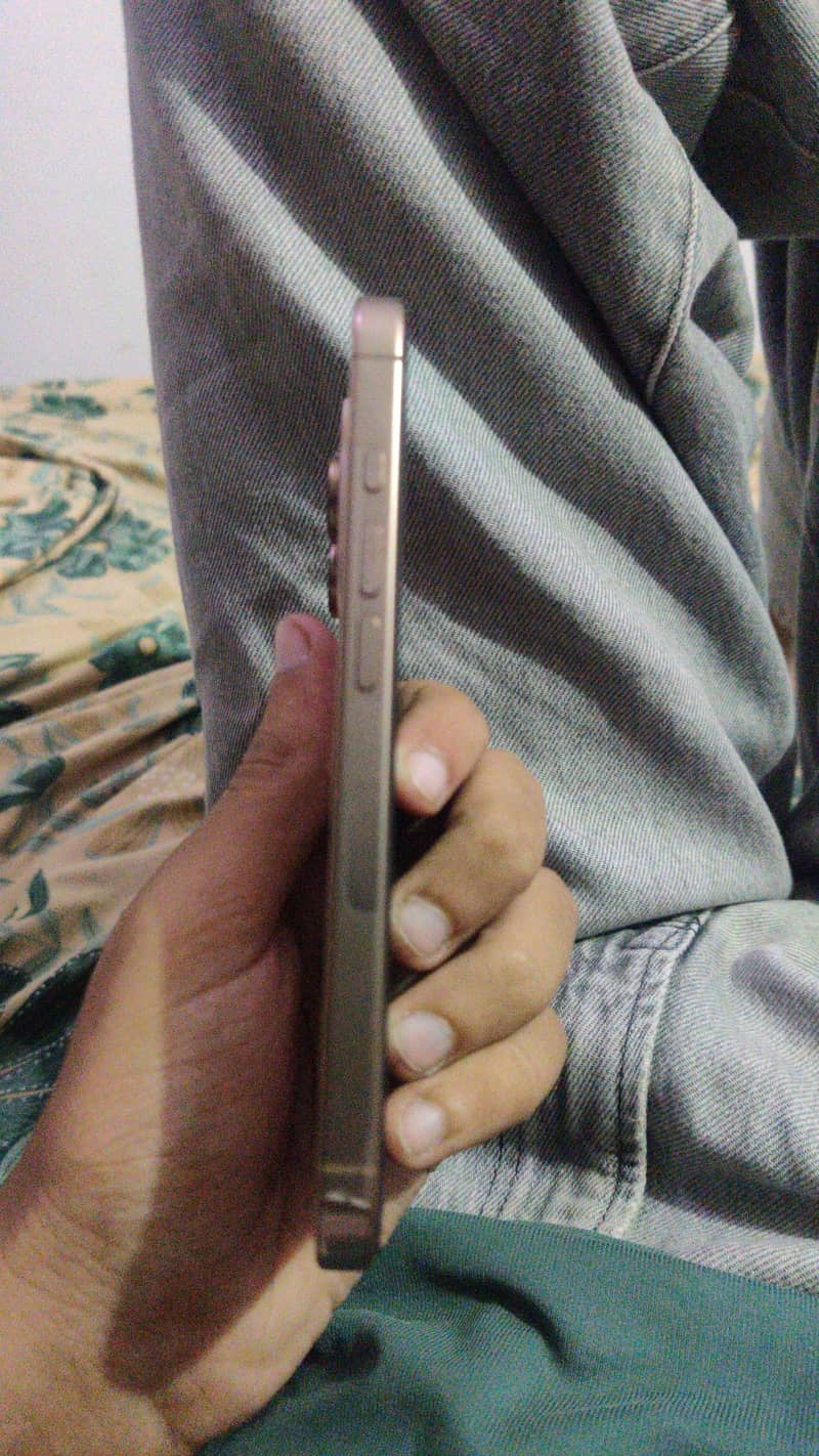 Apple iPhone 16 Pro 1