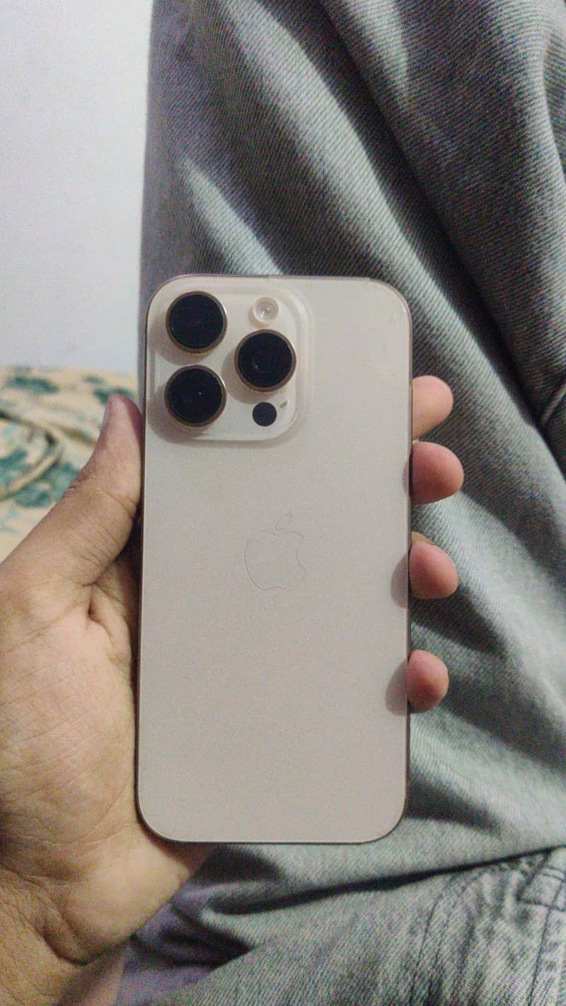 Apple iPhone 16 Pro 4