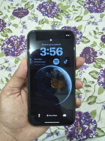 Apple iPhone 11 64GB JV – Excellent Condition