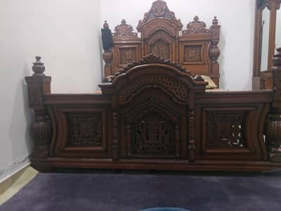Beautiful complete bet set dressing +side table +show case + matres
