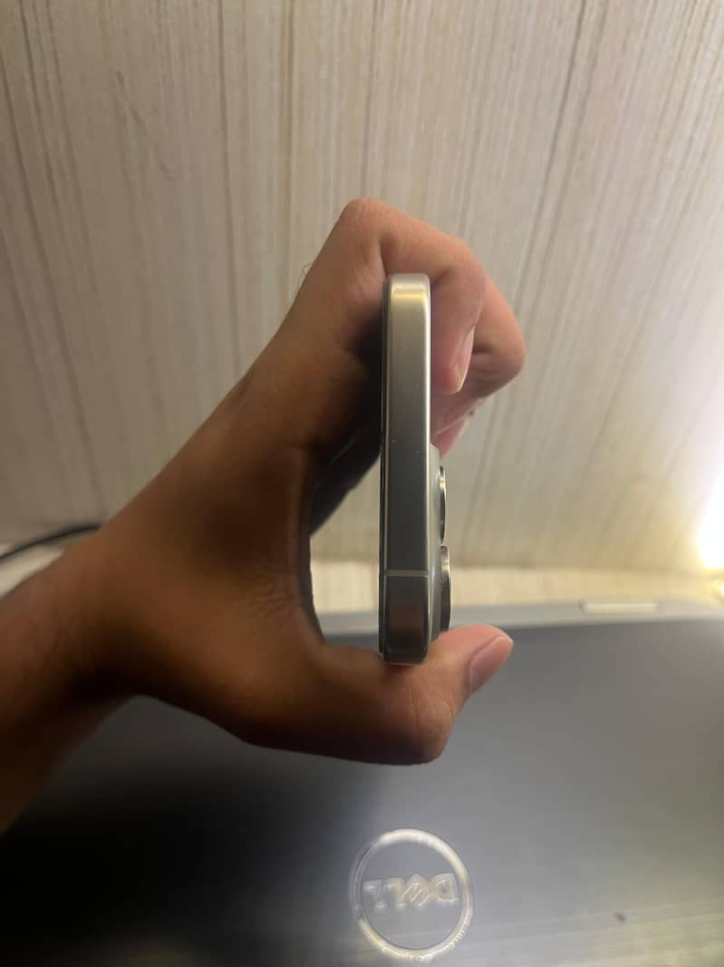 Apple iPhone 15 Pro Max 4