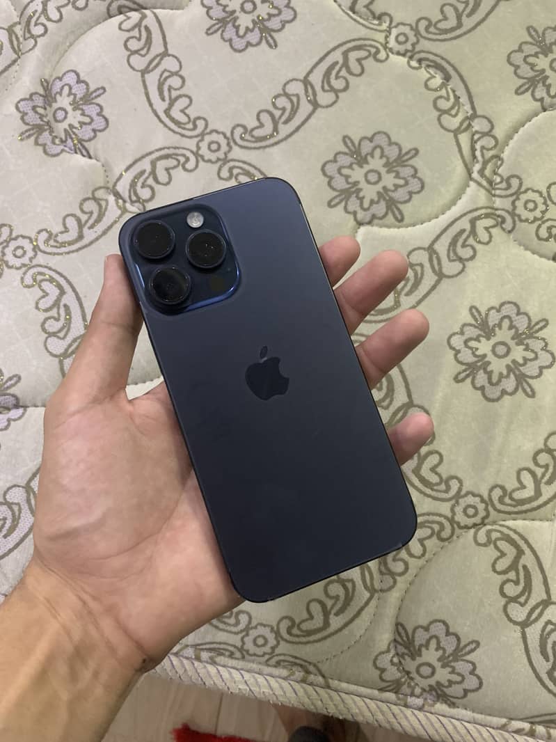 Apple iPhone 15 Pro Max 0