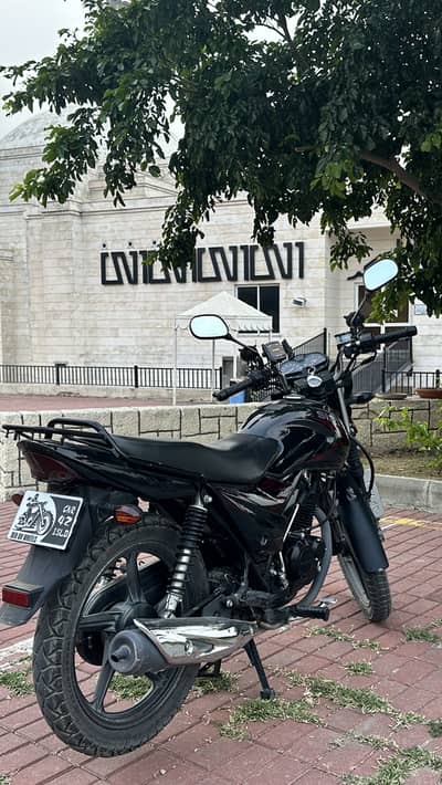 Suzuki GR 150 2022 Nov registered. Tubeless tyres both.