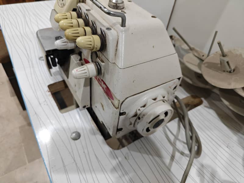 2 Pico & overlock machine 4