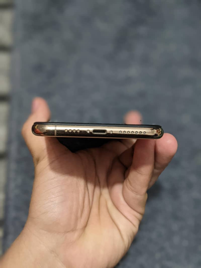 Apple iPhone XS Max 3