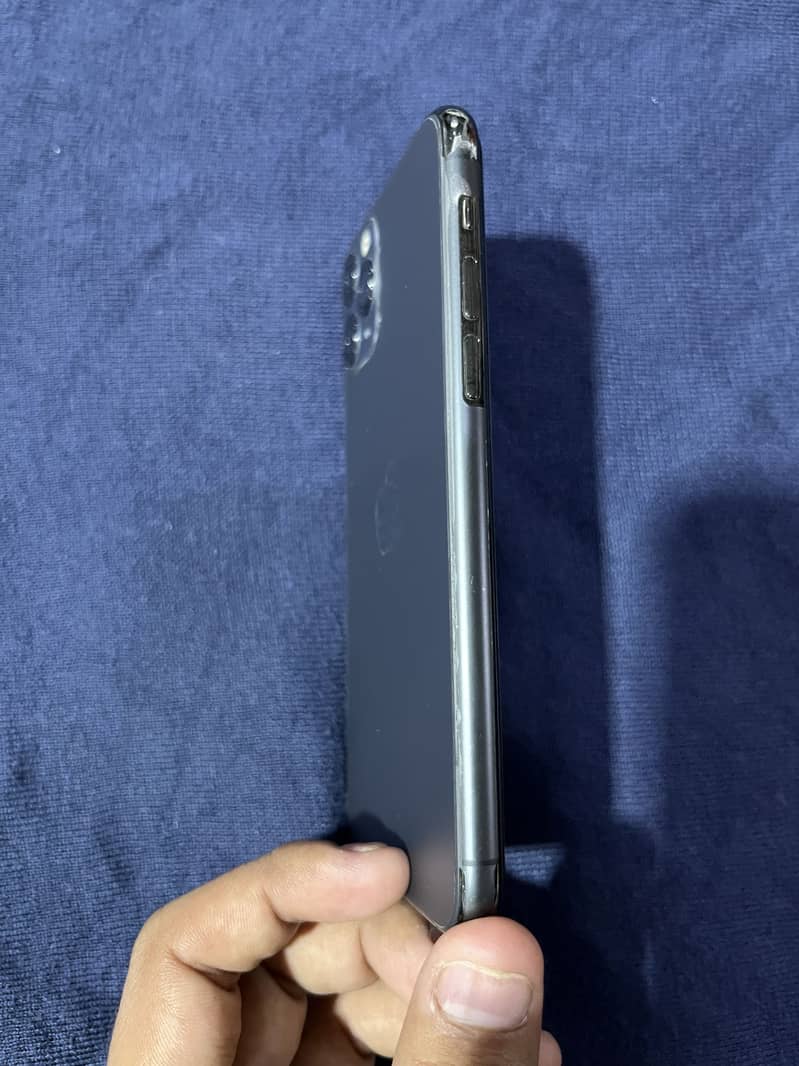 Apple iPhone 11 Pro 4
