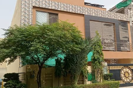 I'M SELLING A 10 MARLA HOUSE WITH BASEMENT+SOLAR SYSTEM+GREEN METER. 7 BEDROOMS ATTACH BATH GAS METER INSTALLED. 10KV SOLAR SYSTEM INSTALLED. HOT LOCATION IN BAHRIA ORCHARD LAHORE PHASE 1.