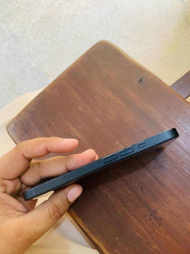 Apple iPhone 14 3