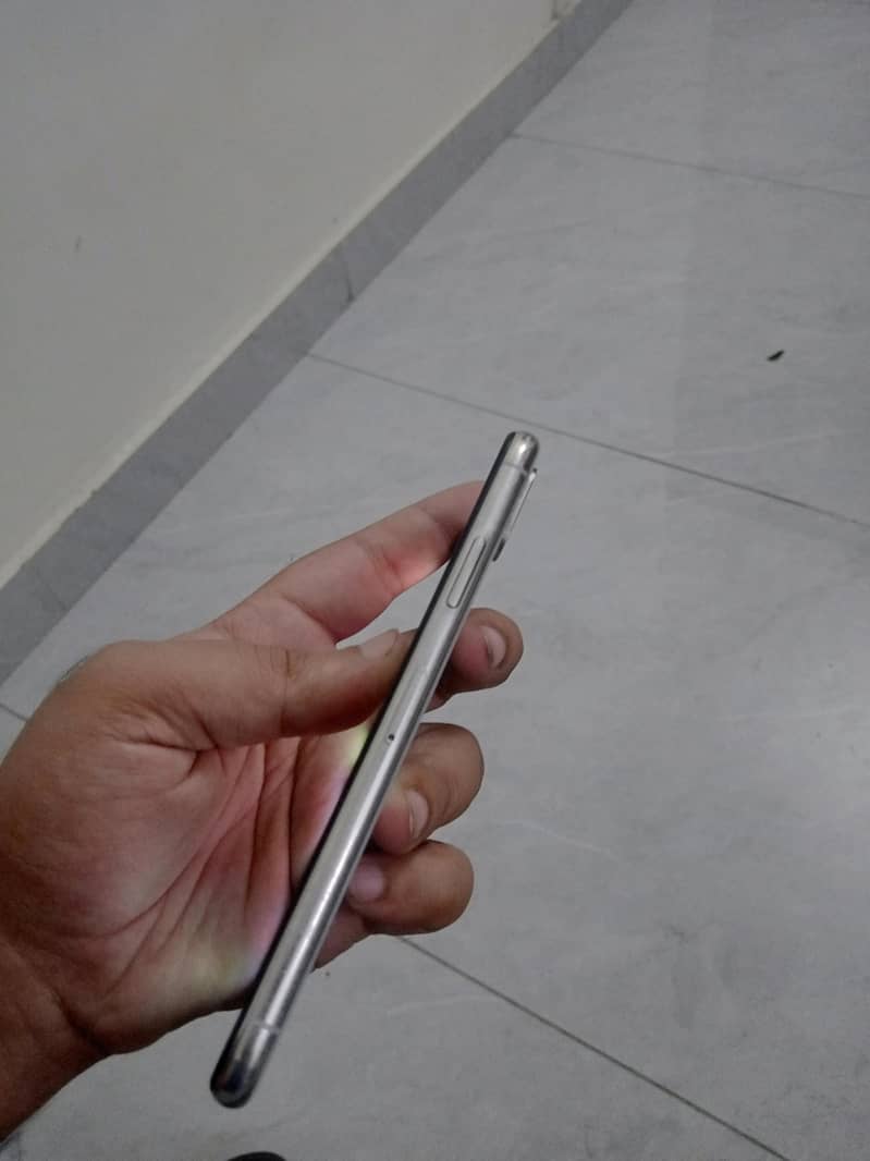 Apple iPhone X 4