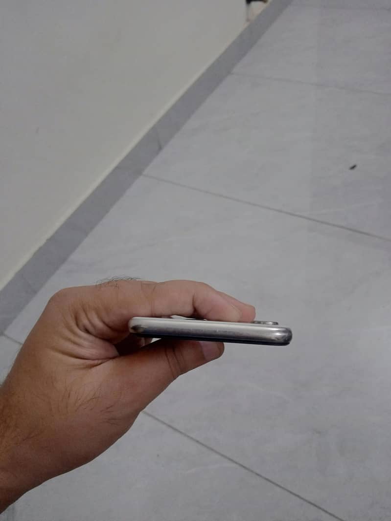 Apple iPhone X 5