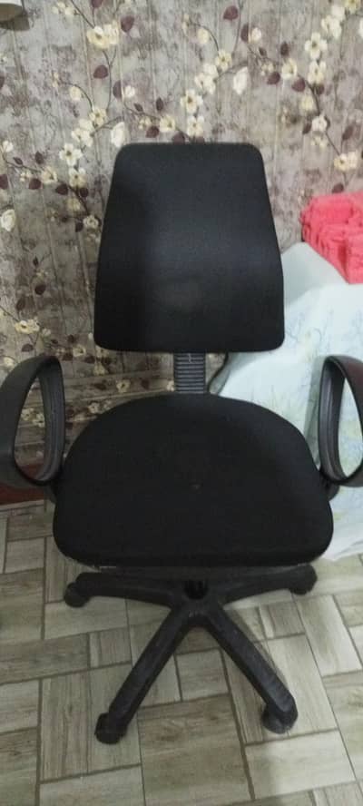 Qty 7 office chairs