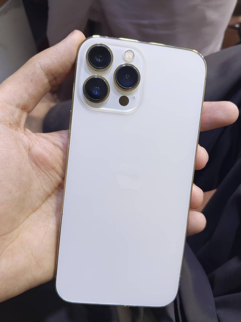 Apple iPhone 13 Pro Max 0