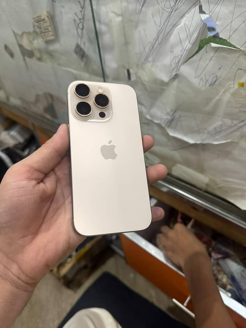 Apple iPhone 16 Pro 0
