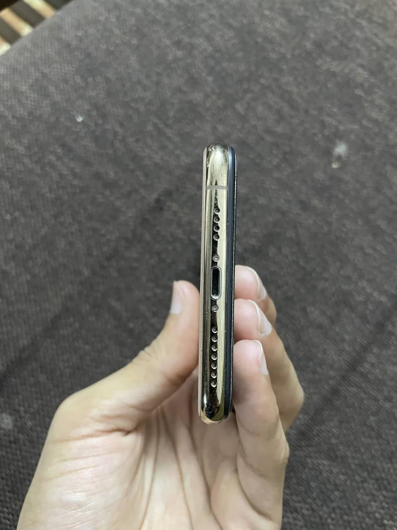 Apple iPhone XS Max 6