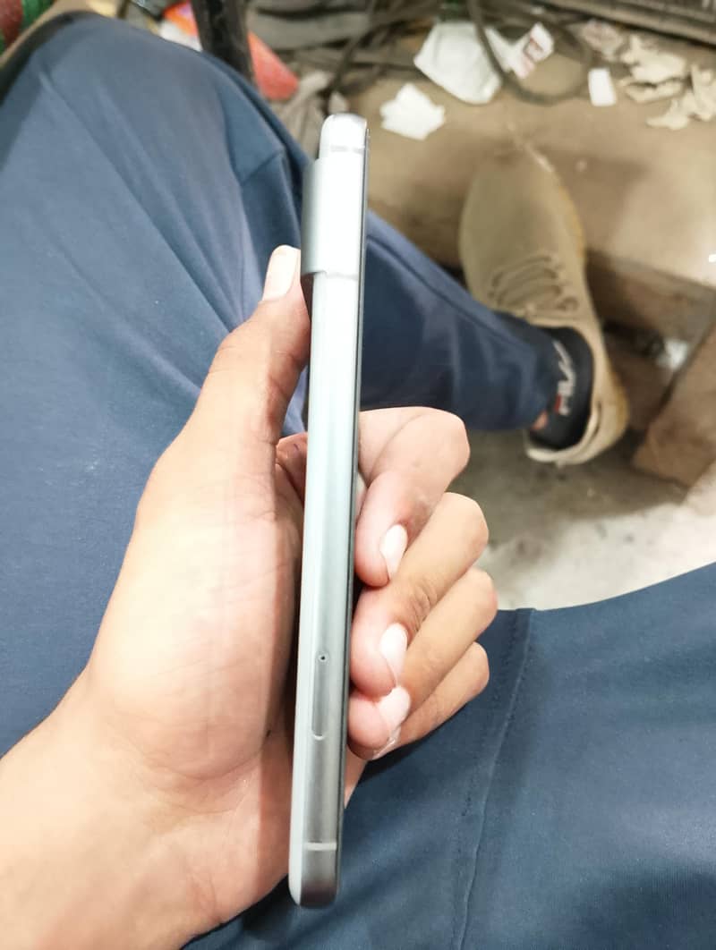 Google Pixel 8 2