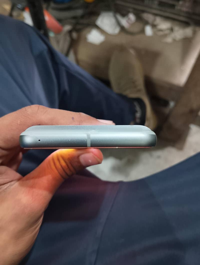 Google Pixel 8 4