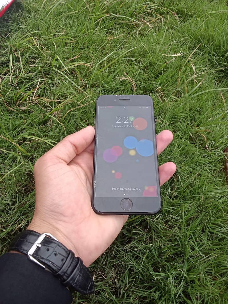 Apple iPhone 7 0