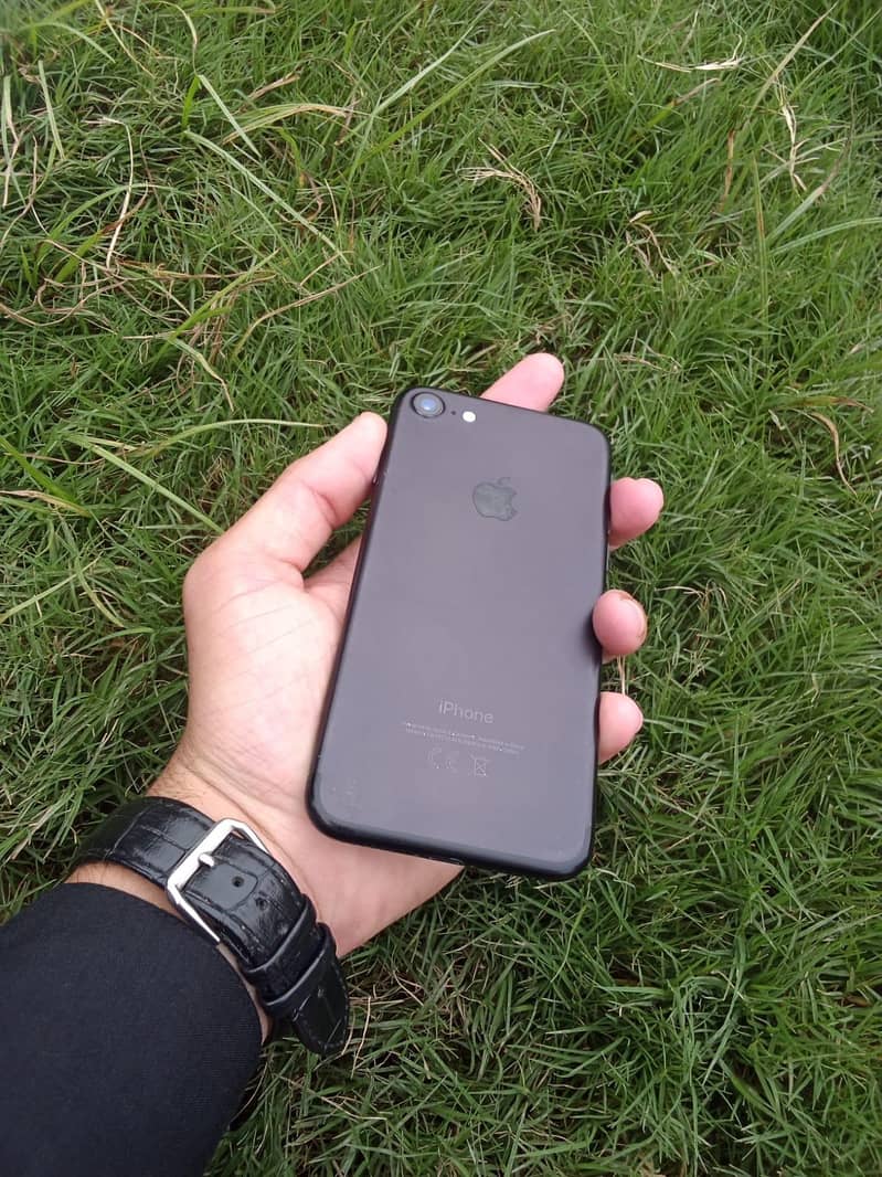 Apple iPhone 7 1