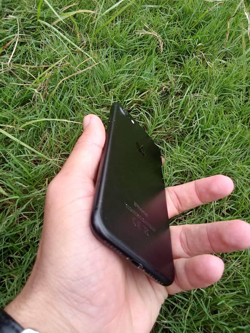 Apple iPhone 7 2