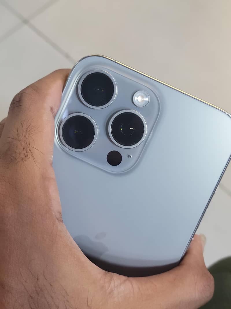 Apple iPhone 15 Pro Max 2