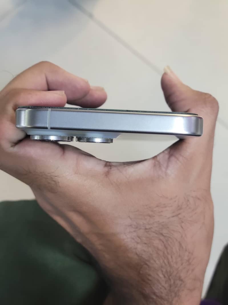 Apple iPhone 15 Pro Max 9