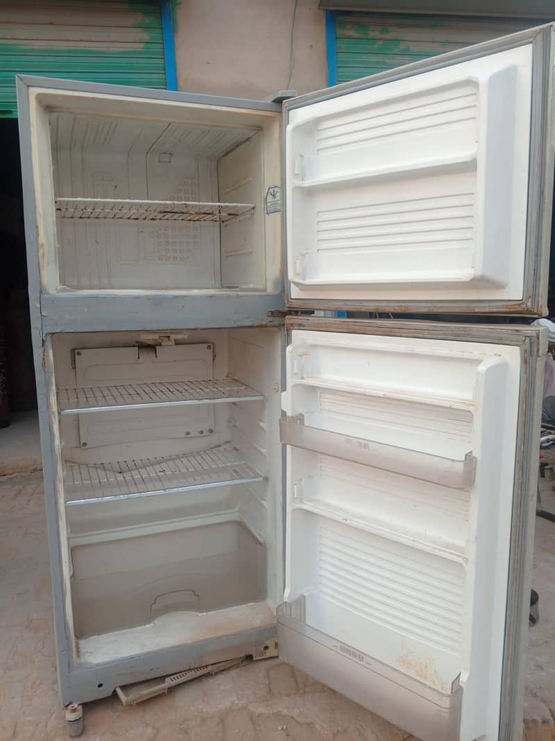 fridge dawlance 4