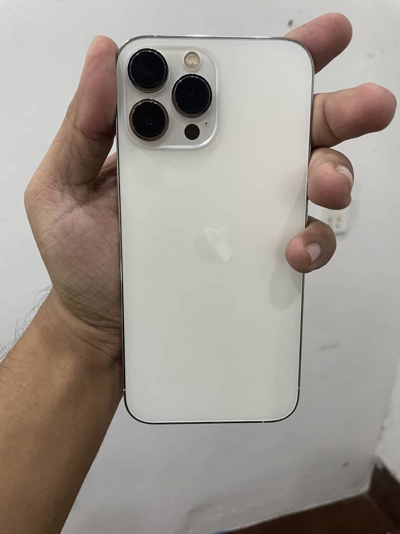 Apple iPhone 13 Pro Max 4