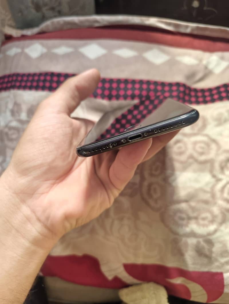 Apple iPhone 7 Plus 4