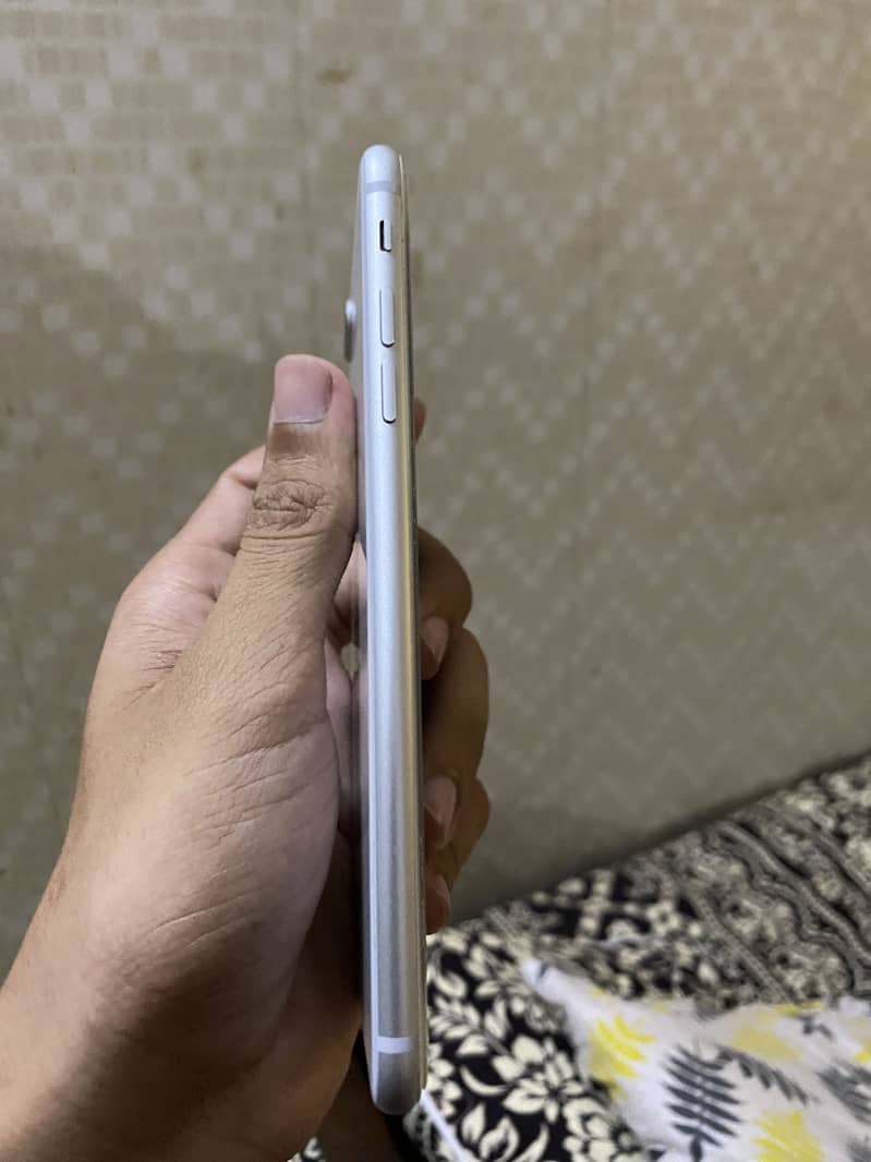 Apple iPhone 8 Plus 2