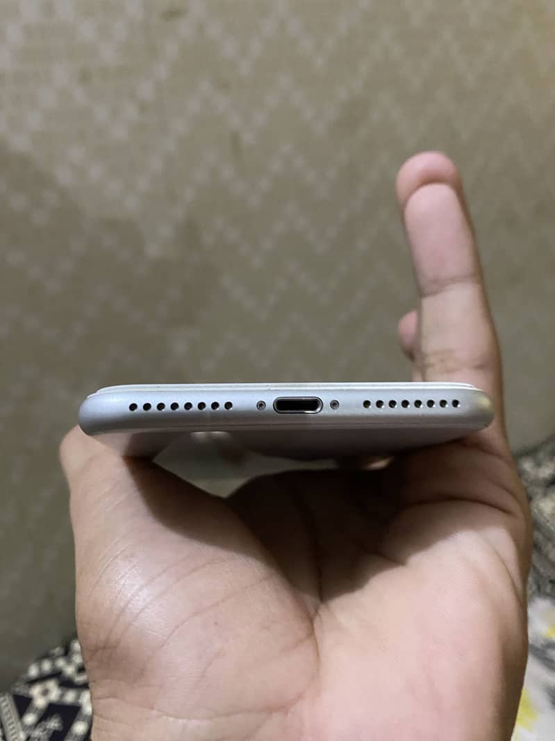 Apple iPhone 8 Plus 3