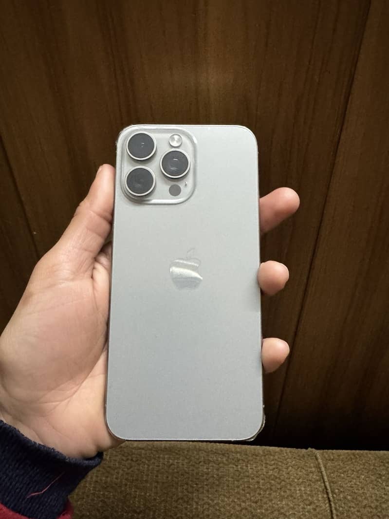 Apple iPhone 15 Pro Max 0