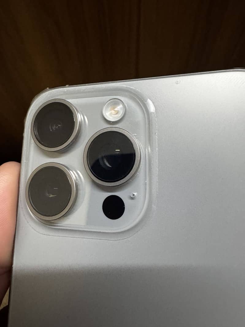 Apple iPhone 15 Pro Max 2