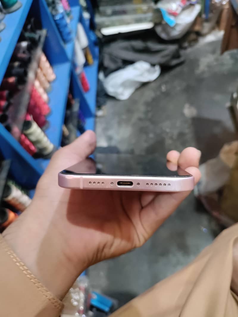 Apple iPhone 15 plus 4