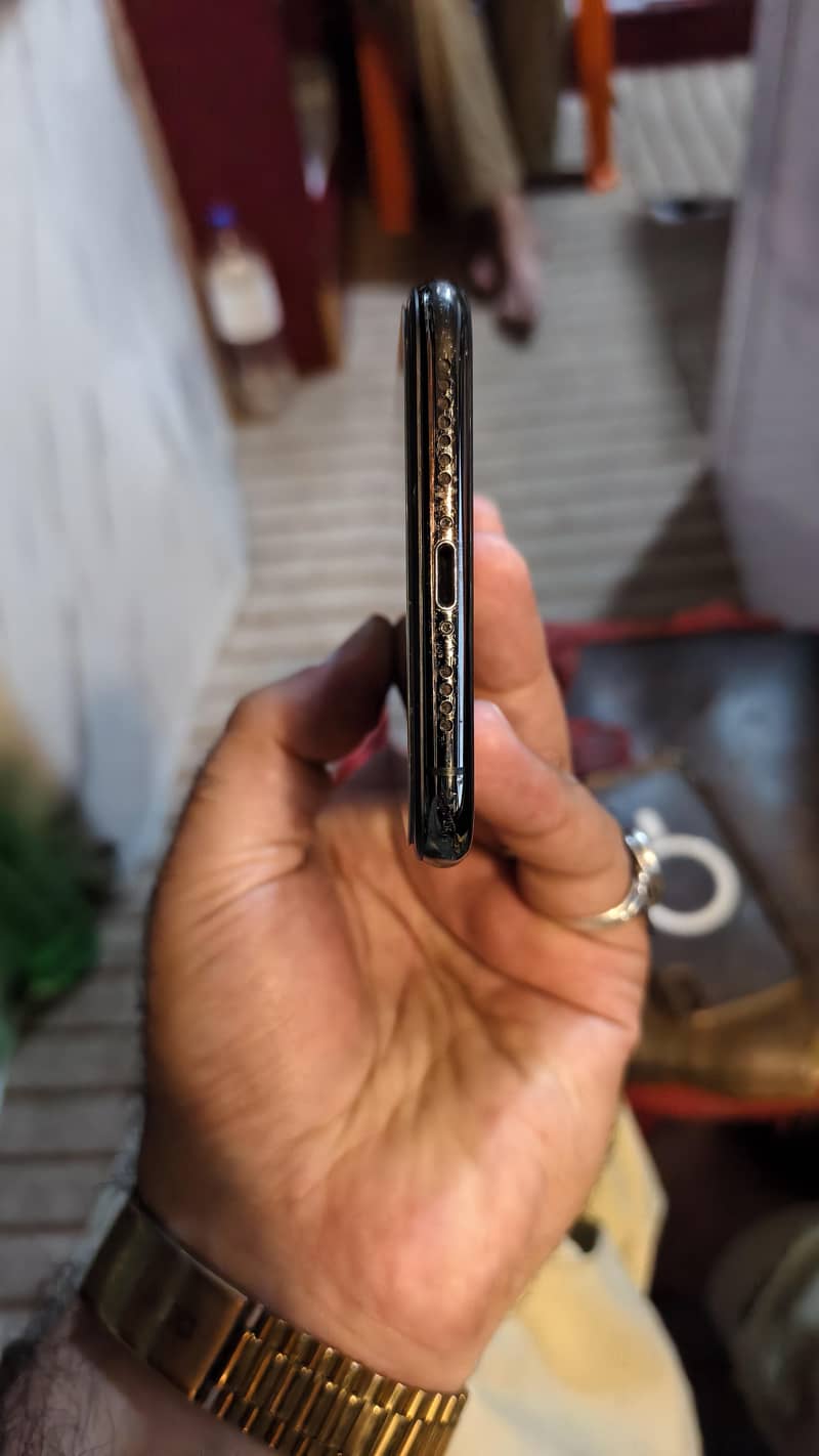 Apple iPhone XS Max 2