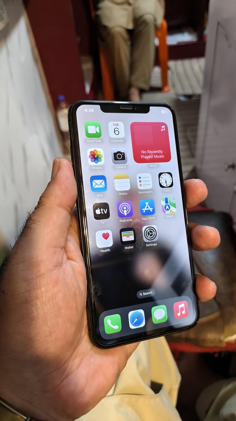 Apple iPhone XS Max 6