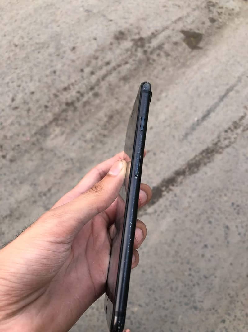 Apple iPhone 7 Plus 2