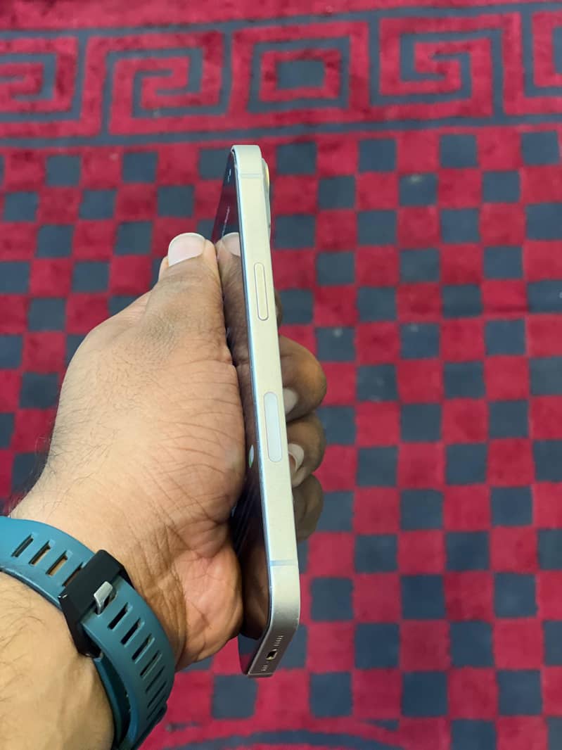 Apple iPhone 13 3