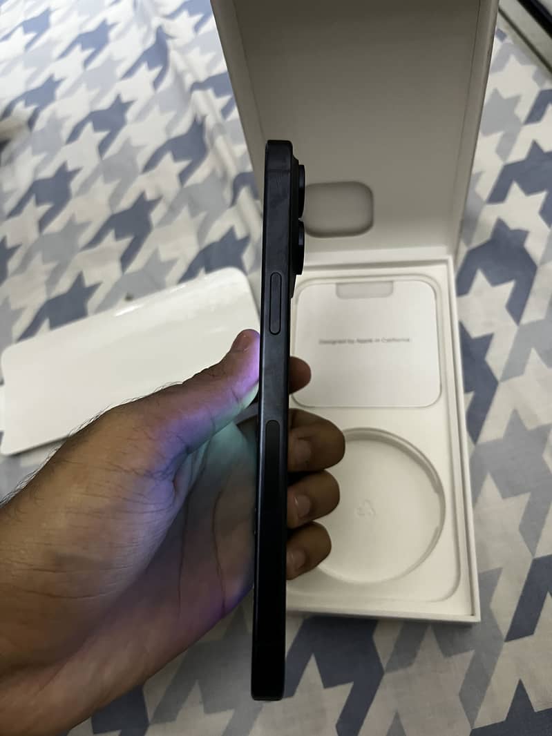 Apple iPhone 15 Pro Max 2