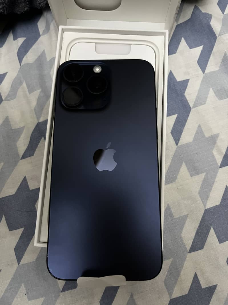 Apple iPhone 15 Pro Max 4