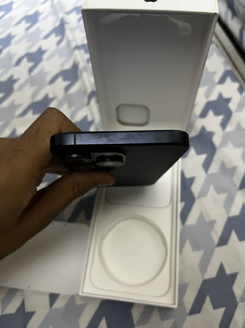 Apple iPhone 15 Pro Max 7