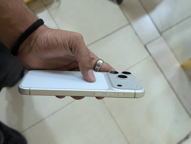 Apple iPhone 17 Pro Max 3