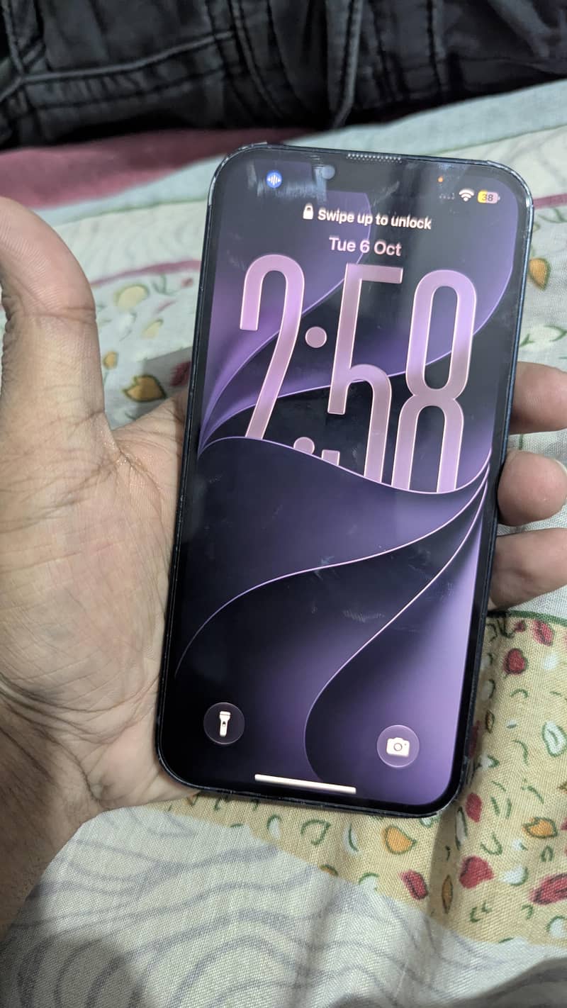 Apple iPhone 13 4