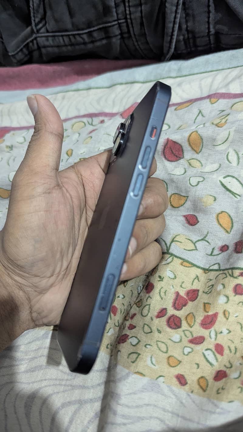 Apple iPhone 13 5