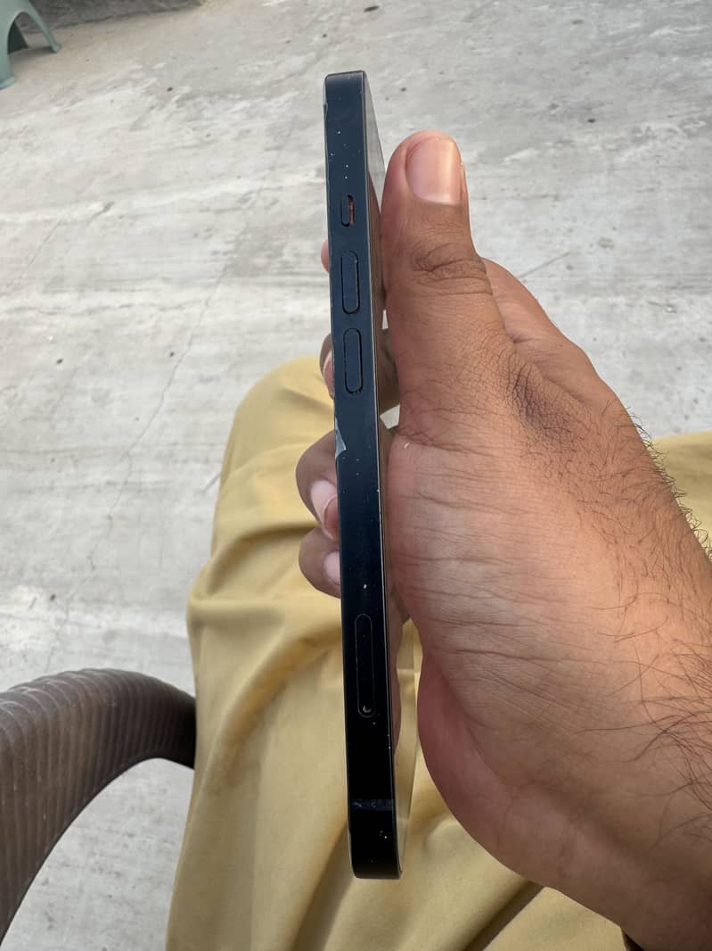 Apple iPhone 13 2