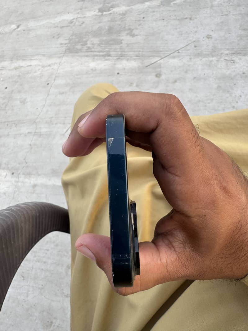 Apple iPhone 13 3