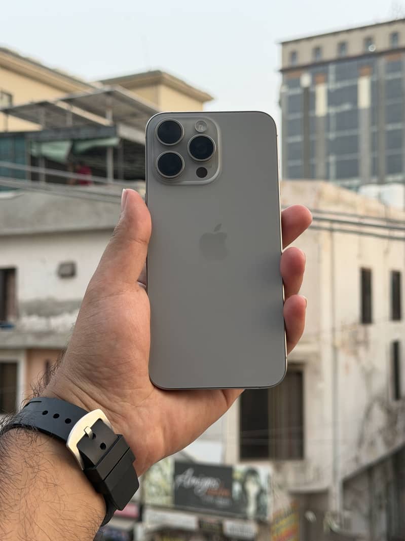 Apple iPhone 15 Pro Max 0