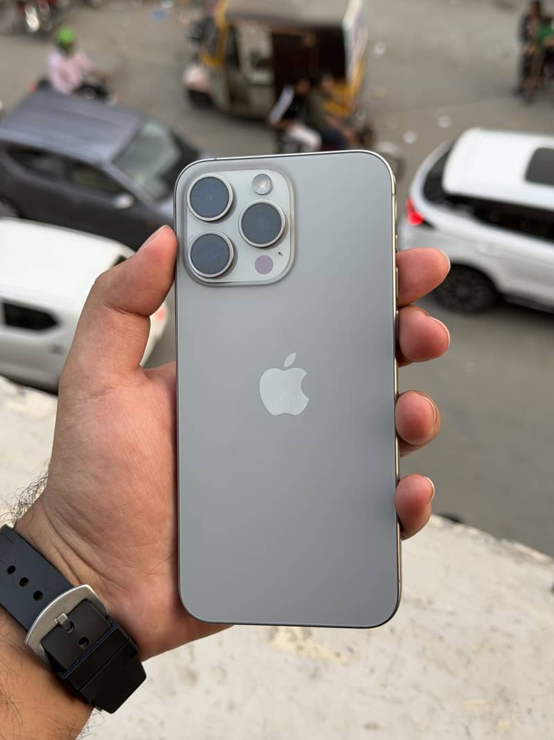 Apple iPhone 15 Pro Max 1
