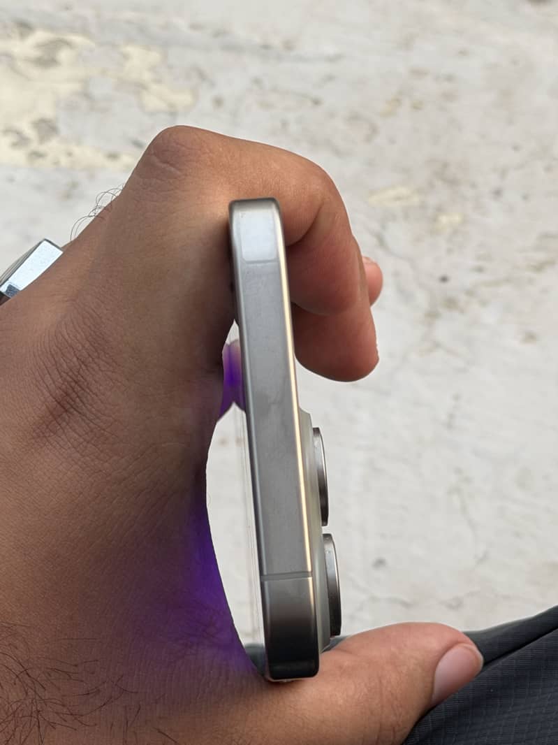 Apple iPhone 15 Pro Max 2