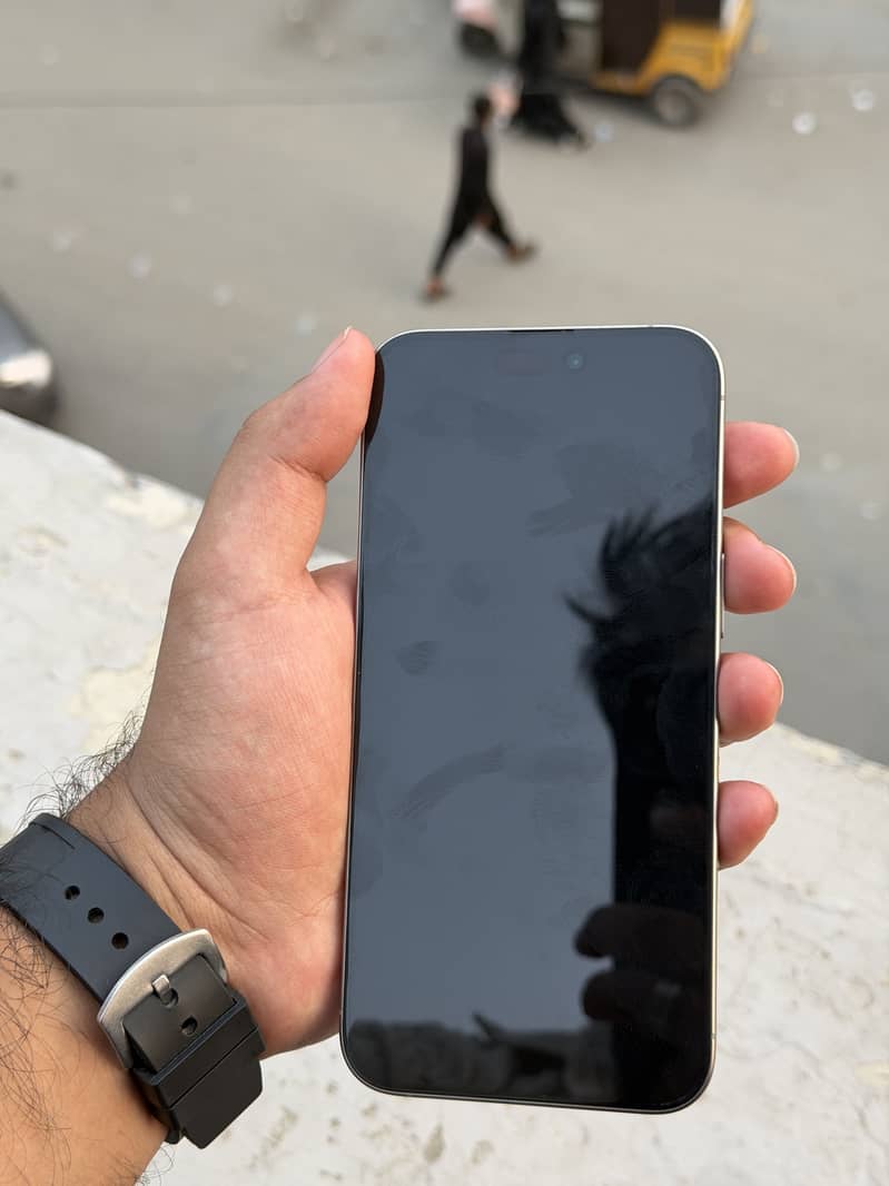 Apple iPhone 15 Pro Max 4