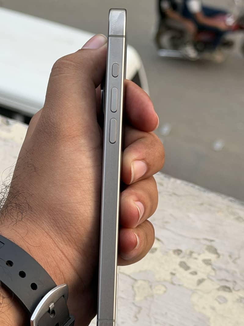 Apple iPhone 15 Pro Max 8
